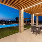 Sandi With Private Pool Villa *
