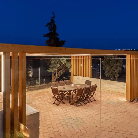 Sandi With Private Pool Villa *