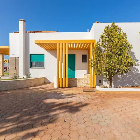 Sandi With Private Pool Villa *