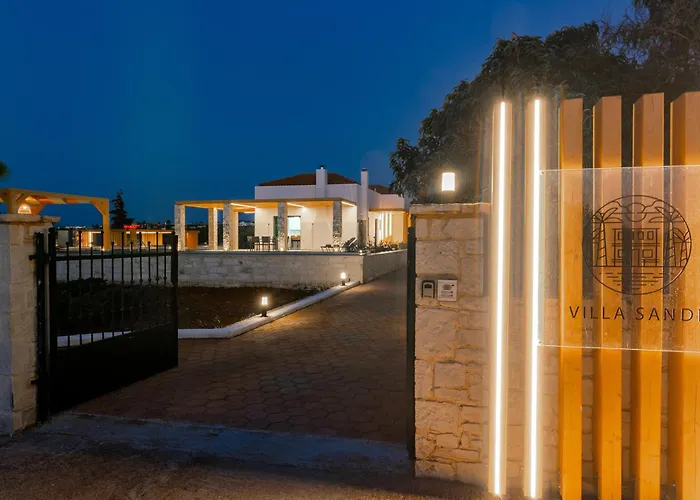 Sandi With Private Pool Вилла