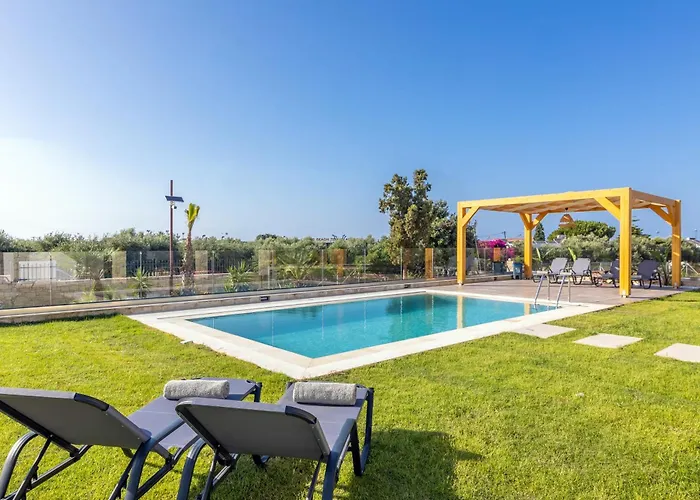 Sandi With Private Pool