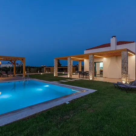 Sandi With Private Pool Limenas Chersonisou