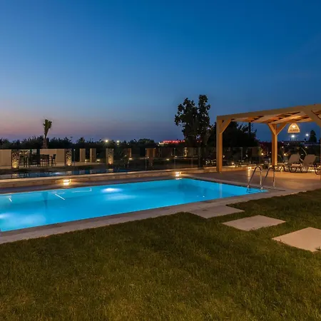 Sandi With Private Pool