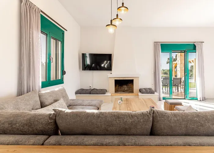 Sandi With Private Pool וילה הרסוניסוס