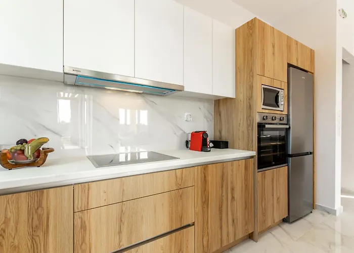 Sandi With Private Pool