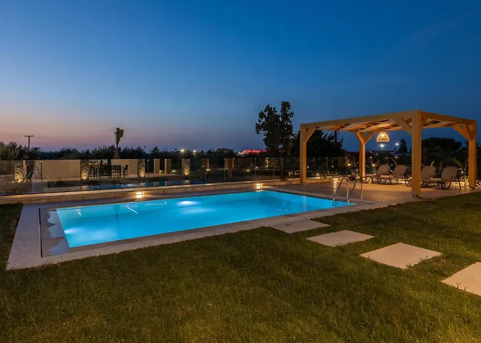 Sandi With Private Pool